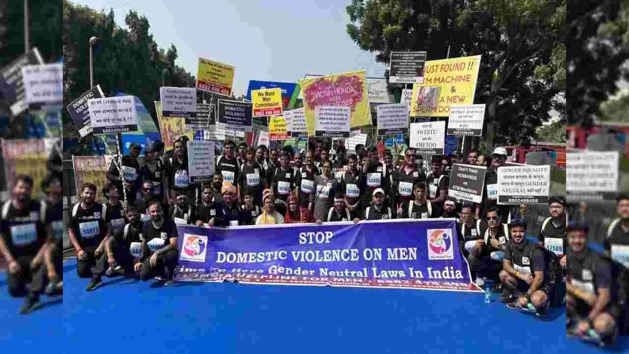 Men Satyagraha: మాకూ రక్షణ కల్పించండి మహాప్రభు.. దేశ రాజధానిలో రోడ్డెక్కిన పురుషులు..!