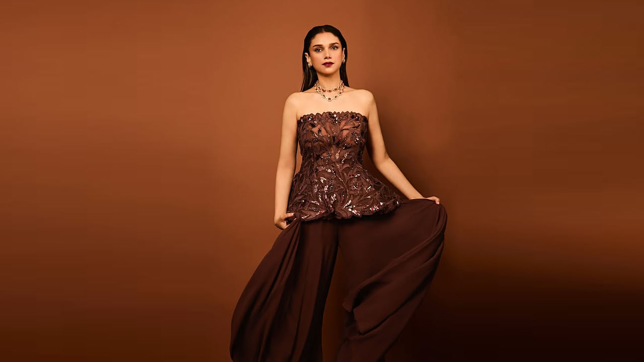 ఈమె తల్లి విద్య రావు వనపర్తి చివరి పాలక రాజు జె. రామేశ్వర్ రావు కుమార్తె. వనపర్తి అప్పట్టి హైదరాబాద్ రాష్ట్రంలోని నాలుగు అతిపెద్ద ఫ్యూడల్ ఎస్టేట్‌లలో ఒకటి. ఆంధ్రప్రదేశ్‌లోని మదనపల్లె సమీపంలోని రిషి వ్యాలీ స్కూల్ లో పాఠశాల విద్యను పూర్తిచేసింది ఈ వయ్యారి భామ.