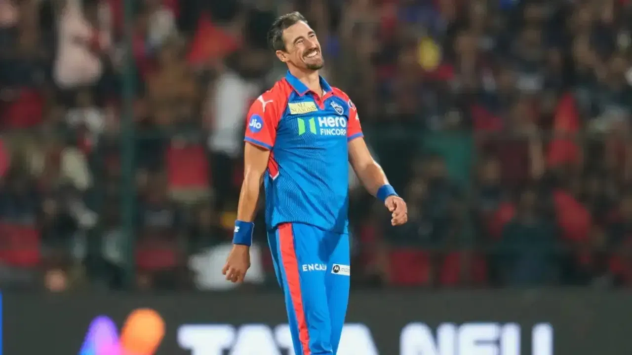 IPL 2025: ఇదెక్కడి వాడకం భయ్యా! ఢిల్లీ పోలీసులు ఇలా కూడా వాడేస్తారా? స్టార్క్ హోర్డింగ్స్ వైరల్!