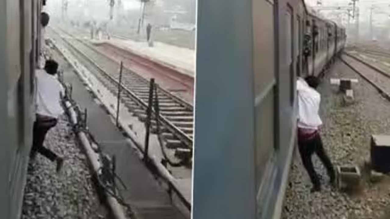 Watch: కదులుతున్న రైల్లో సెల్‌ఫోన్‌ చోరీకి యత్నం.. సీన్‌ కట్‌చేస్తే రైలుకు వేలాడుతూ దొంగోడు..!