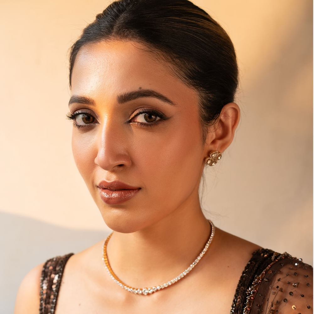 సిద్ధు జొన్నలగడ్డ సరసన డీజే టిల్లు సినిమాతో ఓవర్ నైట్ స్టార్ డమ్ సంపాదించుకుంది నేహా శెట్టి. ఈ సినిమాలో మోడ్రన్ లుక్స్ తో కుర్రకారుకు నిద్రలేకుండా చేసింది. ఈ మూవీ తర్వాత ఈ అమ్మడు క్రేజ్ మారిపోయింది.