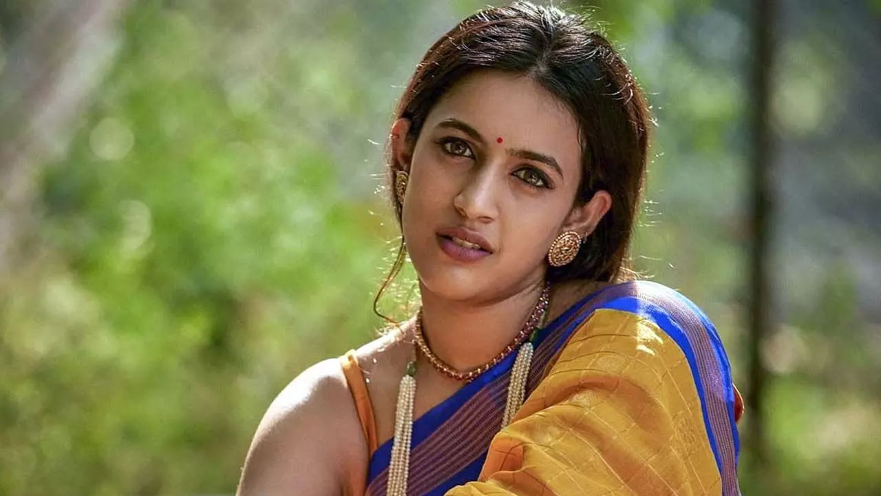 మెగా డాటర్‌ నిహారిక కొణిదెల నిర్మాతగా రెండో సినిమాను ఎనౌన్స్‌ చేశారు. మ్యాడ్ స్క్వేర్ సక్సెస్‌తో సూపర్ ఫామ్‌లో ఉన్న సంగీత్ శోభన్ హీరోగా ఓ సినిమా చేస్తున్నారు నిహారిక. ఈ సినిమాతో మానస శర్మ దర్శకురాలిగా పరిచయం అవుతున్నారు. గతంలో ఇదే కాంబినేషన్‌లో చిన్న ఫ్యామిలీ స్టోరి అనే వెబ్‌ సిరీస్ చేశారు. ఇప్పుడు అదే టీమ్‌ నుంచి సినిమా రాబోతుంది.