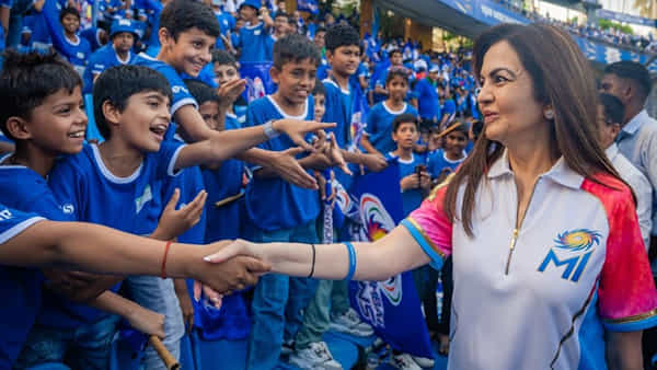 Video: మేడం సార్ మేడం అంతే! 19 వేల మంది పిల్లల కల నెరవేర్చిన అంబానీ వైఫ్!