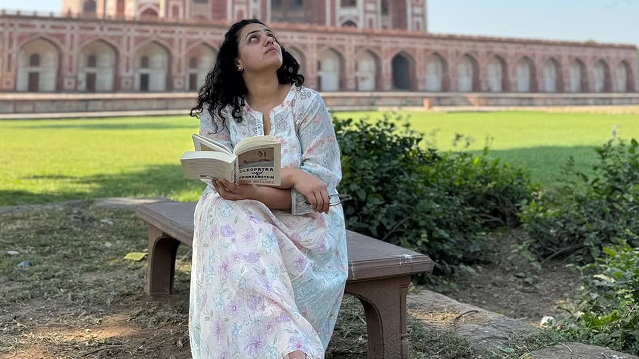 అందాల ముద్దుగుమ్మ నిత్యామీనన్ గురించి ప్రత్యేకంగా చెప్పాల్సిన పని లేదు. అందం, అభినయం ఈ ముద్దుగుమ్మ సొంతం.  ఎన్నో సినిమాల్లో నటించి తన నటనతో మంచి గుర్తింపు తెచ్చుకుంది ఈ బ్యూటీ. ఒకప్పుడు తెలుగులో వరసగా చాన్స్ లు అందుకుంటూ స్టార్ హీరోల సినిమాల్లో అవకాశాలు కొట్టేసి మంచి ఫేమ్ సంపాదించుకుంది.