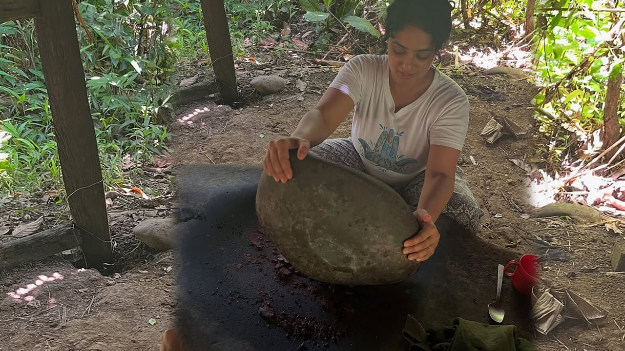 అలా మొదలైంది సినిమాతో టాలీవుడ్ లోకి ఎంట్రీ ఇచ్చింది నిత్యా మీనన్. మొదటి సినిమా పర్వాలేదు అనిపించడం, ఈ అమ్మడు కూడా తన గ్లామర్ తో కుర్రకారును మాయ చేయడంతో తర్వాత ఈ ముద్దుగుమ్మకు వరసగా ఆఫర్స్ వచ్చాయి.