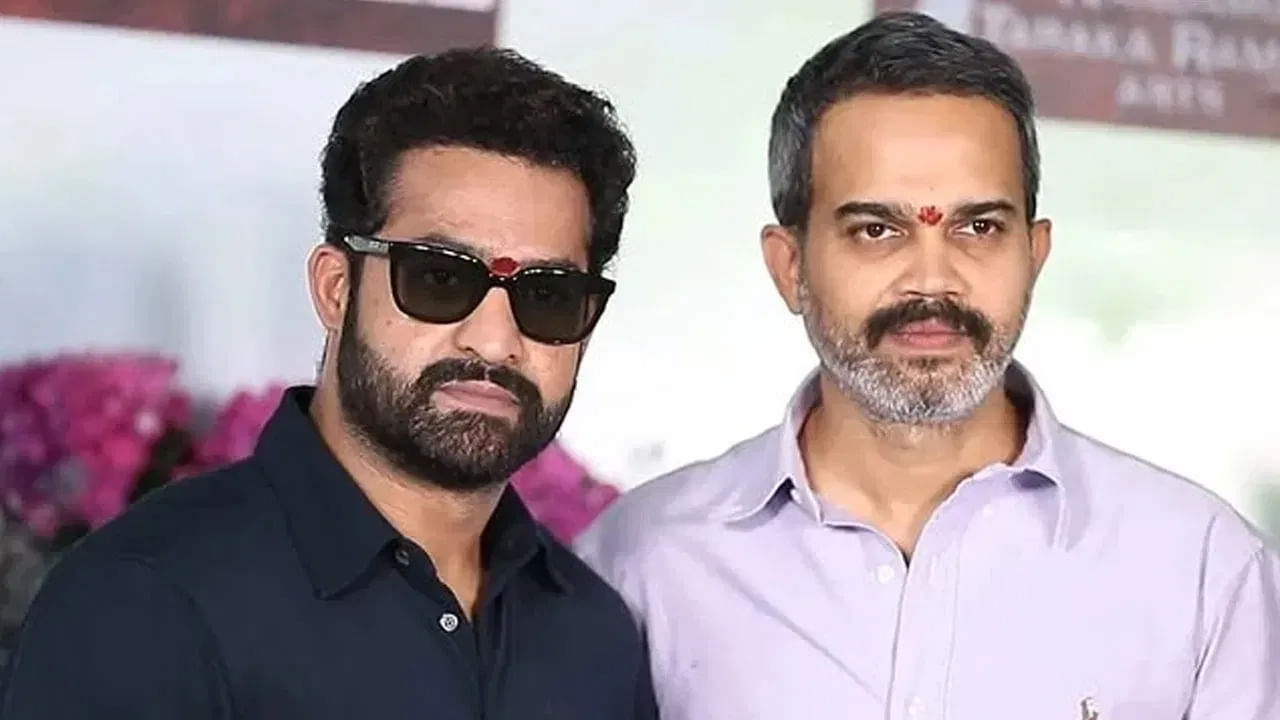 ట్రిపుల్‌ ఆర్‌ చెర్రీ కోసమే కాదు, తారక్‌ కోసం కూడా అంతే బడ్జెట్‌ పెట్టడానికి రెడీ అయ్యారు నిర్మాతలు. ప్రశాంత్‌ నీల్‌ తెరకెక్కించే సినిమాకు, ఆ వెంటనే స్టార్ట్ అయ్యే దేవర సీక్వెల్‌కి కూడా తలా 300 కోట్లకు పైగానే ఖర్చు పెట్టాలన్నది ప్లాన్‌. సో, రేంజ్‌ పెరగడం అంటే బిజినెస్‌లో భారీ తనం మాత్రమే కాదు.. పెట్టుబడిలోనూ భారీతనం అని ఈ నెంబర్స్‎తో చెప్పకనే చెబుతున్నారు మేకర్స్.