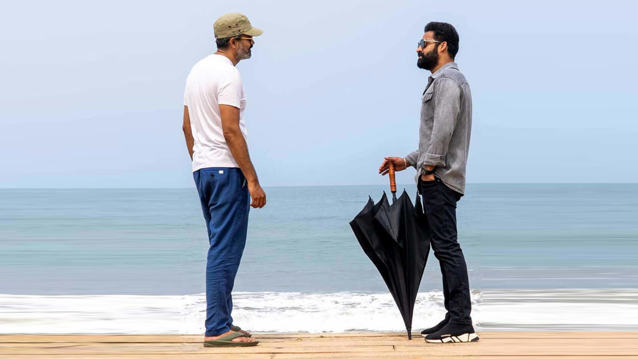 ప్రశాంత్ నీల్ దర్శకత్వంలో జూనియర్ ఎన్టీఆర్ హీరోగా తెరకెక్కుతున్న డ్రాగన్ సినిమాను 2026 జనవరి 9న రిలీజ్ చేస్తామని ఎనౌన్స్ చేసింది యూనిట్‌. ఆల్రెడీ షూటింగ్ కూడా స్టార్ట్ అయ్యింది కాబట్టి పొంగల్‌ రేసులో తారక్ నిలబడే ఛాన్సెసే ఎక్కువగా కనిపిస్తున్నాయి.