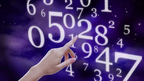 Numerology: ఏప్రిల్ నెలలో వీరికి అదృష్టం కలిసి రానుంది..! ఊహించని రీతిలో జీవితంలో మార్పులు..!