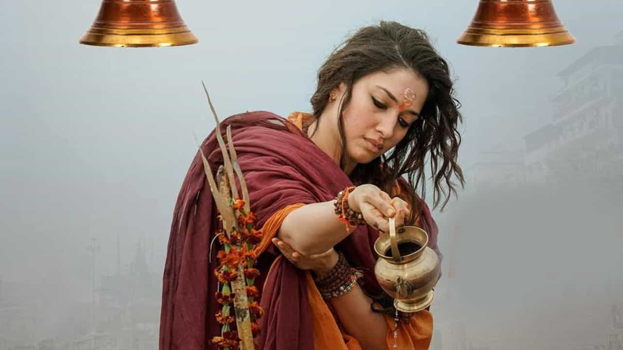 సీనియర్ బ్యూటీస్ అంతా సెలెక్టివ్గా సినిమాలు చేస్తుంటే తమన్నా మాత్రం జెట్ స్పీడుతో సినిమాలు చేసుకుంటూ పోతున్నారు. ఓ వైపు గ్లామర్ రోల్స్ మరో వైపు లేడీ ఓరియంటెడ్ సబ్జెక్ట్స్తో సత్తా చాటుతున్నారు.