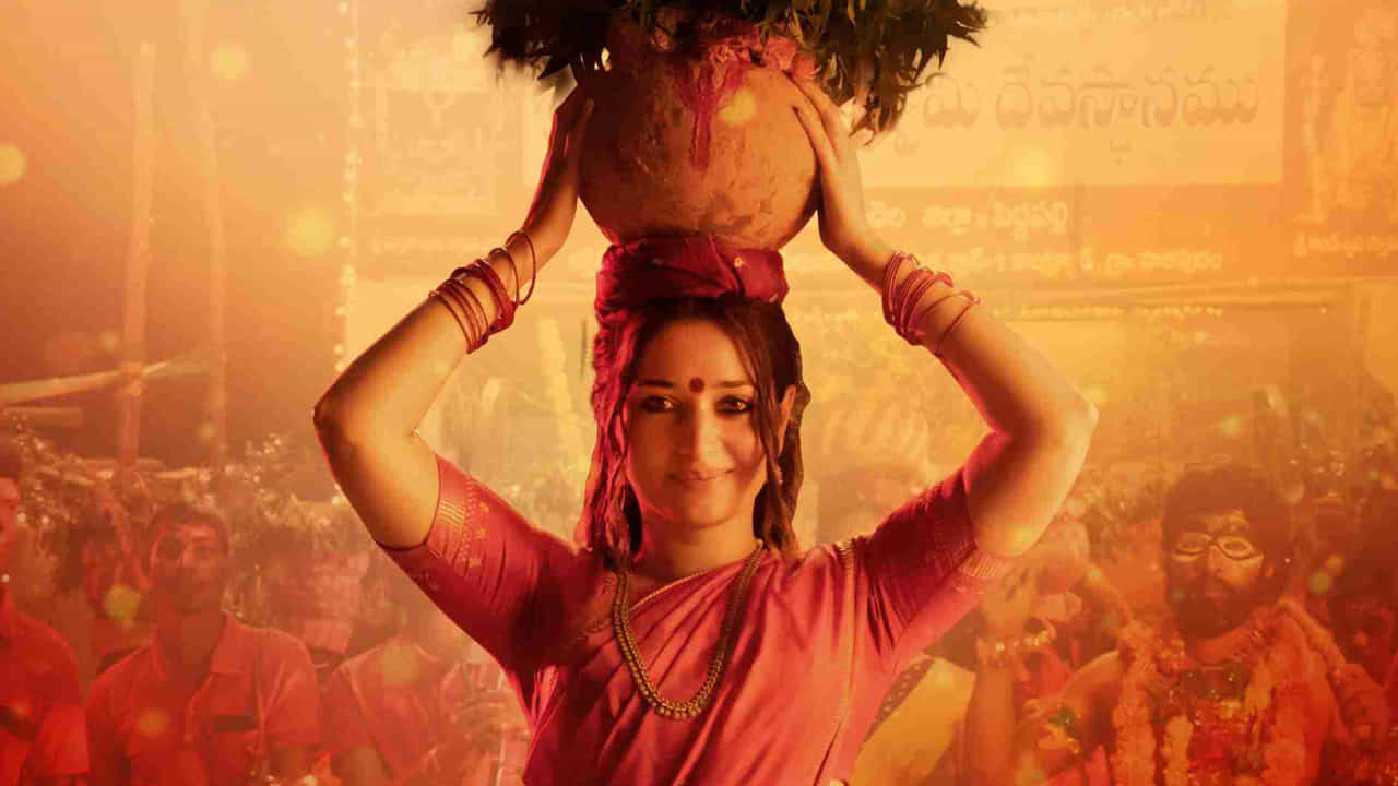 తెలుగులో ఓదెలా 2 సినిమా కోసం ఫస్ట్ టైమ్ శివశక్తిగా మారారు ఈ బ్యూటీ. ఓదెల రైల్వే స్టేషన్ మూవీకి కొనసాగింపుగా ఫాంటసీ థ్రిల్లర్గా తెరకెక్కుతున్న ఓదెలా 2 ఈ నెల 17న ప్రేక్షకుల ముందుకు రానుంది.