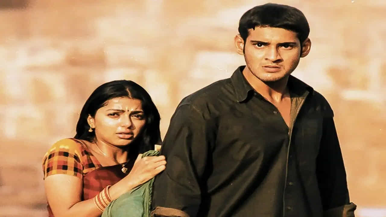 సూపర్ స్టార్ మహేష్ బాబు కెరీర్ను మలుపు తిప్పిన బ్లాక్ బస్టర్ మూవీ ఒక్కడు. 2003లో రిలీజ్ అయిన ఈ సినిమాను ఇన్నేళ్ల తరువాత రీ రిలీజ్ చేస్తున్నారు. ఈ నెల 26న ఈ సినిమా మరోసారి ప్రేక్షకుల ముందుకు రానుంది. తాజాగా రీ రిలీజ్ ట్రైలర్ను రిలీజ్ చేసింది చిత్రయూనిట్. గుణశేఖర్ దర్శకత్వంలో తెరకెక్కిన ఈ సినిమాలో భూమిక హీరోయిన్గా నటించారు.