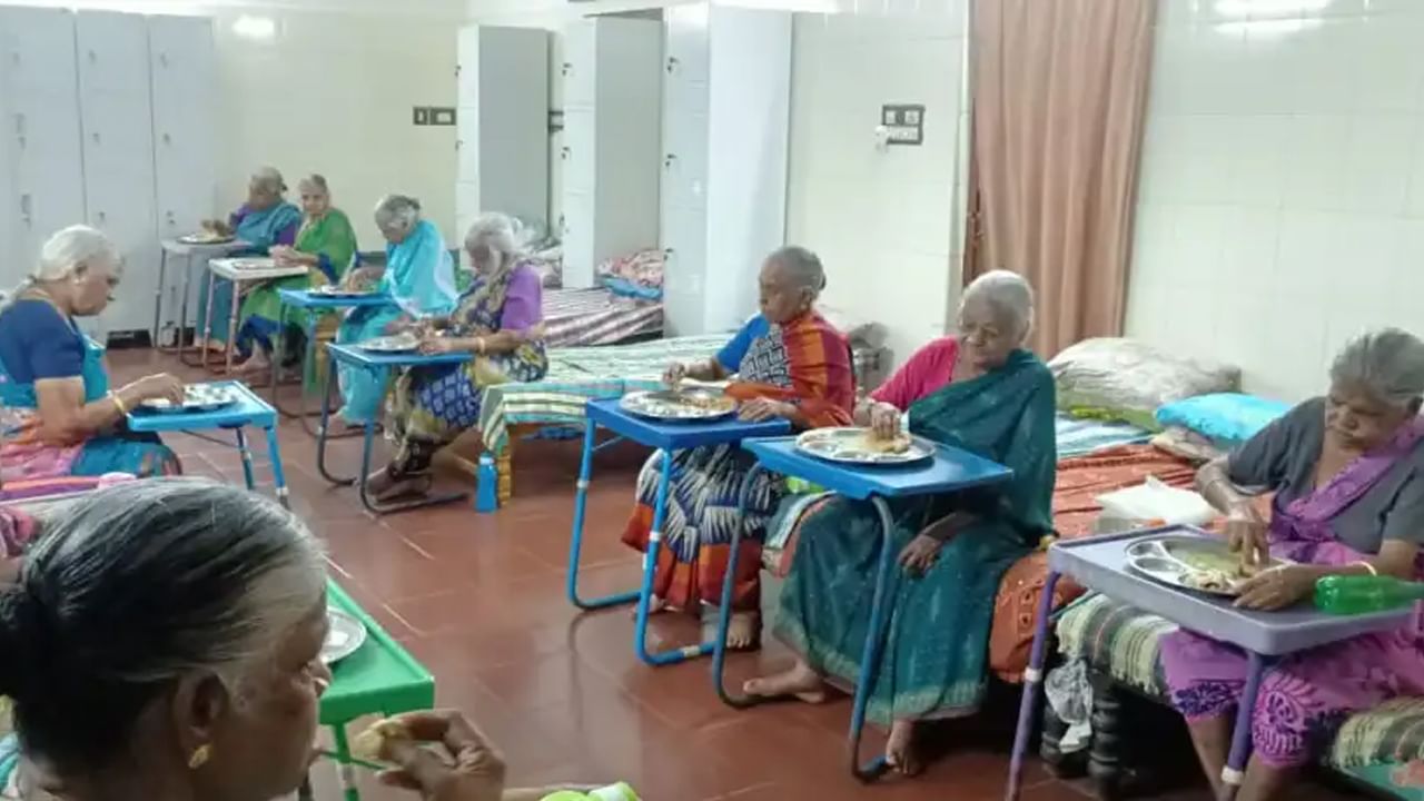 వృద్ధాశ్రమాలు పెరుగుతున్నాయ్... మానవ సంబంధాలు మసకబారుతున్నాయ్