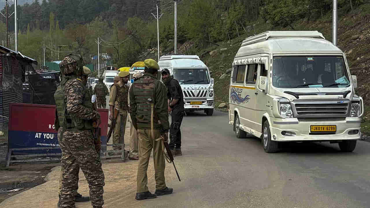 Pahalgam Attack: నియంత్రణ రేఖ వెంబడి పాక్ కవ్వింపు చర్యలు.. భారత్ ఆర్మీపై కాల్పులు.!