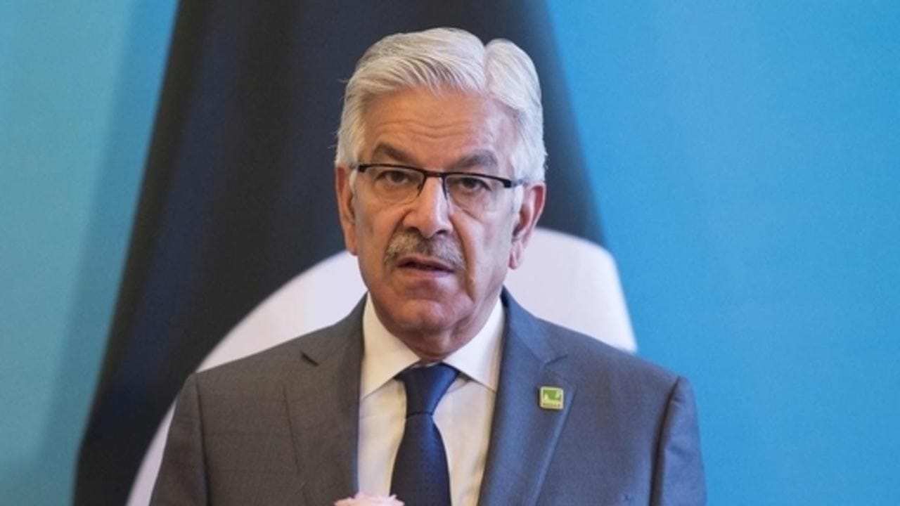 'మేము భారత్‌తో యుద్ధం కోరుకోవడం లేదు.. ముప్పు ఉంటే, అణ్వాయుధాలు తీస్తాం': పాక్ రక్షణ మంత్రి