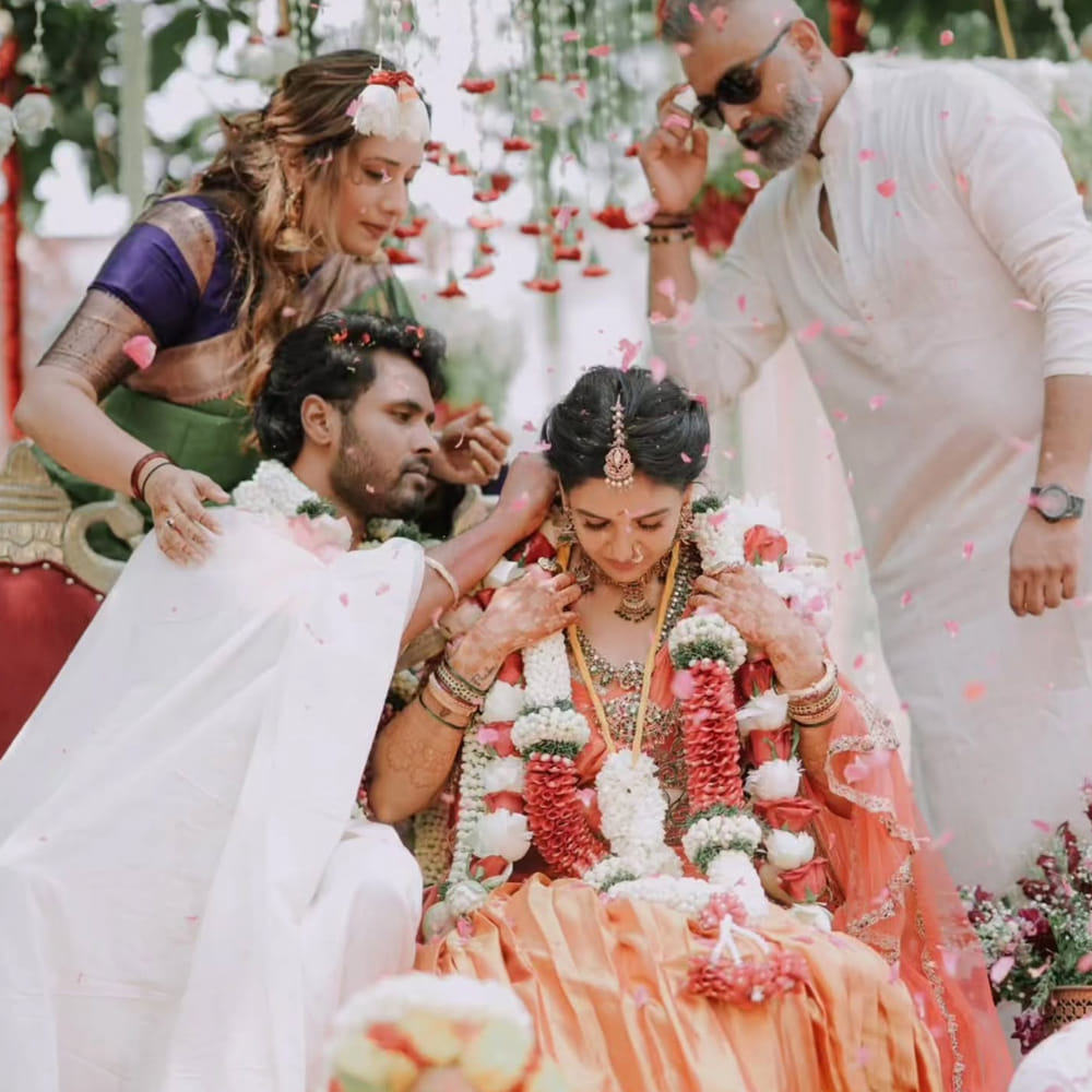 అమీర్ ముస్లీం అయినప్పటికీ అమ్మాయి ఇష్ట ప్రకారం హిందూ సంప్రదాయంలో పెళ్లి చేసుకున్నారు. నిజానికి పావనికి గతంలో ప్రదీప్ అనే వ్యక్తితో పెళ్లి జరిగింది. కానీ పెళ్లైన కొన్నాళ్లకే అతడు ఆత్మహత్య చేసుకున్నాడు.