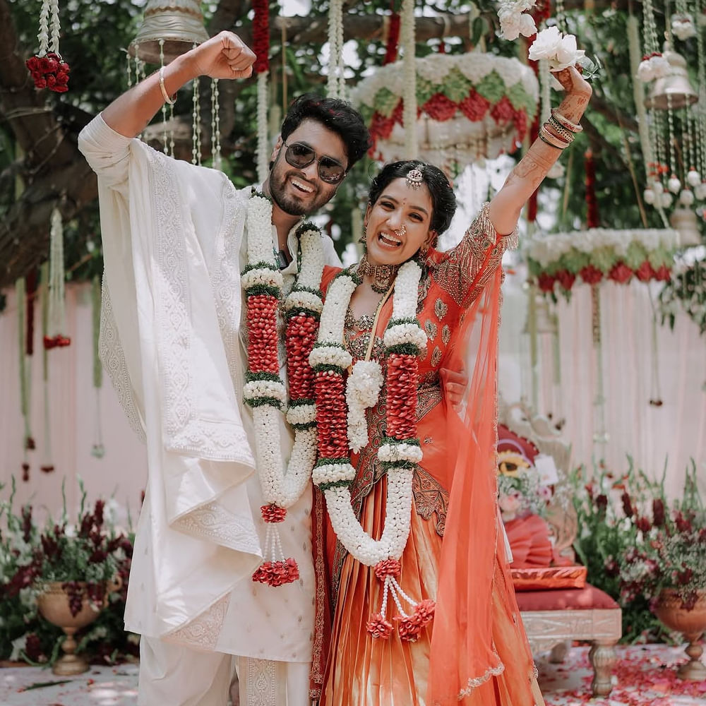 మొదట అమీర్ ప్రపోజ్ చేయగా.. కొన్నాళ్లు దూరం పెట్టిన పావని.. ఆ తర్వాత గ్రీన్ సిగ్నల్ ఇచ్చింది. దాదాపు మూడేళ్లపాటు ప్రేమలో ఉన్న వీరిద్దరు ఇప్పుడు ఏప్రిల్ 20న పెద్దల సమక్షంలో హిందూ సంప్రదాయంలో పెళ్లి చేసుకున్నారు. 