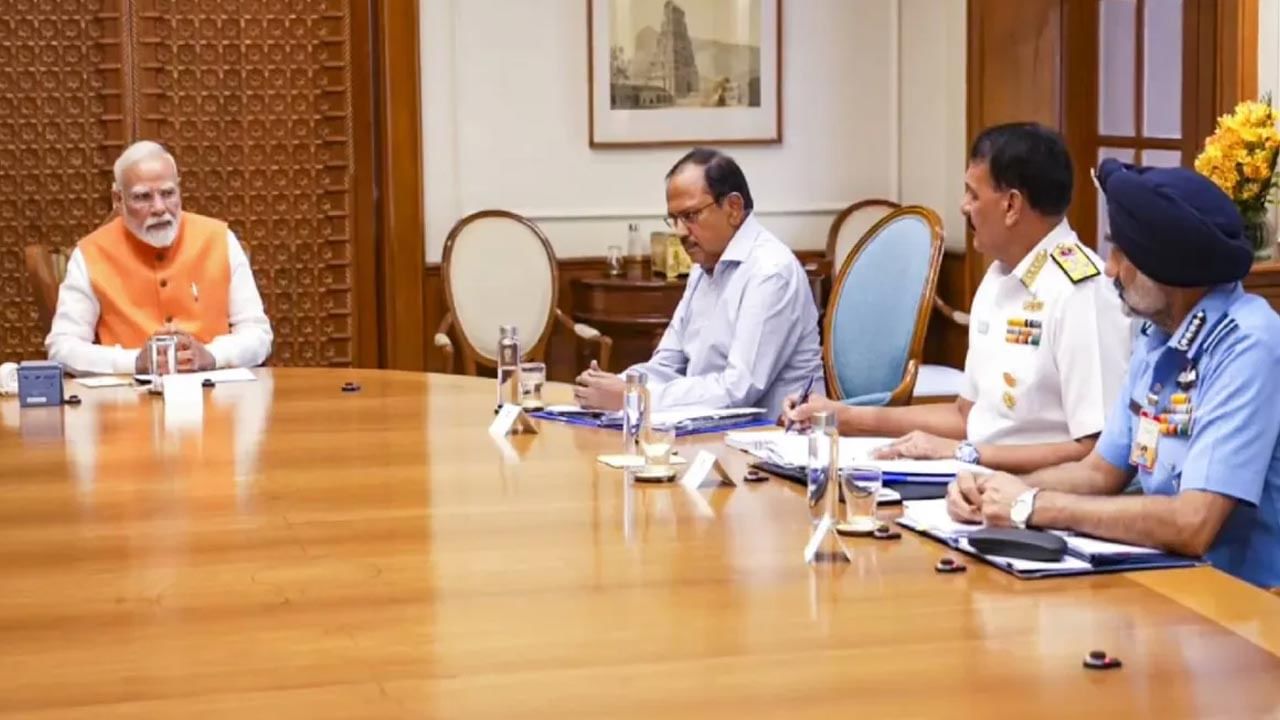 Operation Sindoor: పాక్పై మెరుపు దాడులు.. నిరంతరం పర్యవేక్షించిన ప్రధాని మోదీ