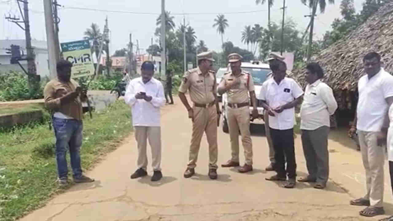 Andhra: మల్లంలో దారుణం.. గ్రామం నుంచి దళితుల బహిష్కరణ..