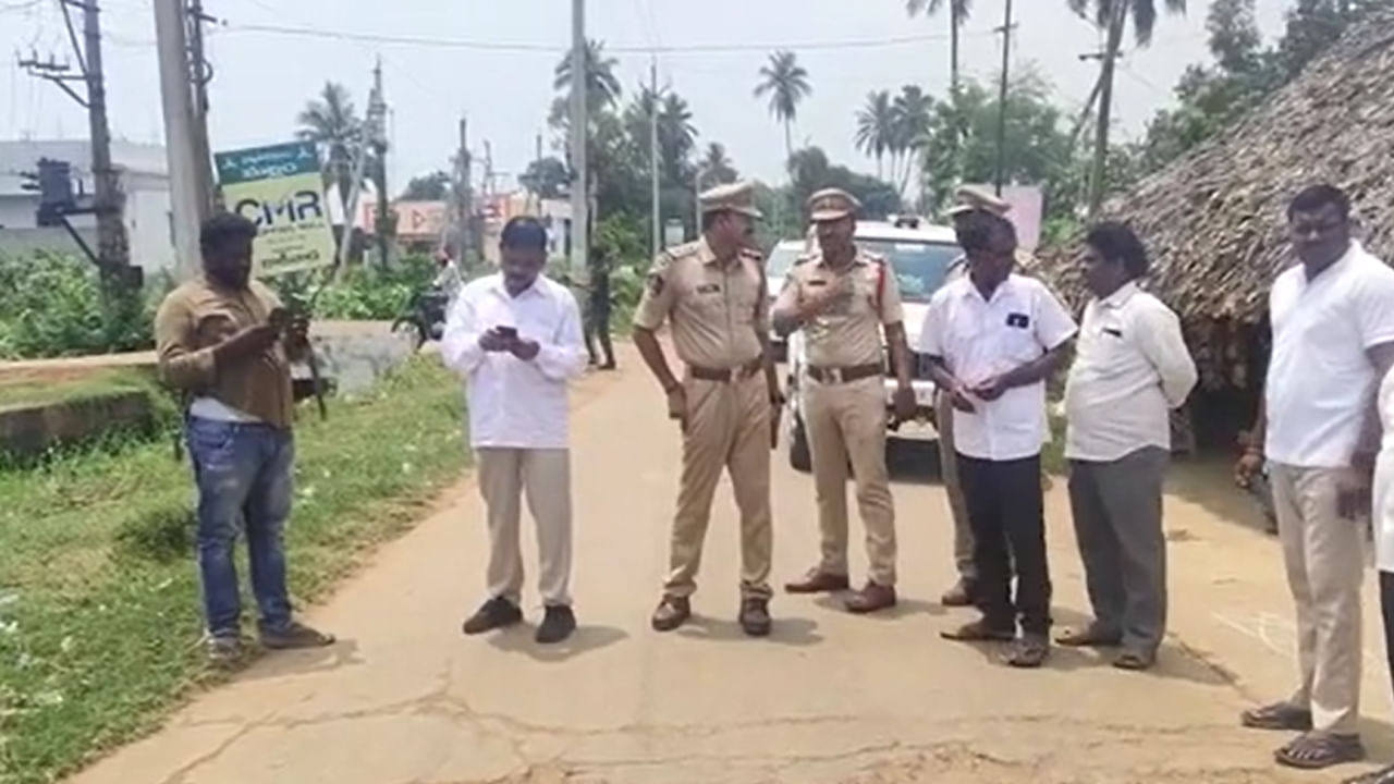 Andhra: మల్లంలో దారుణం.. గ్రామం నుంచి దళితుల బహిష్కరణ..