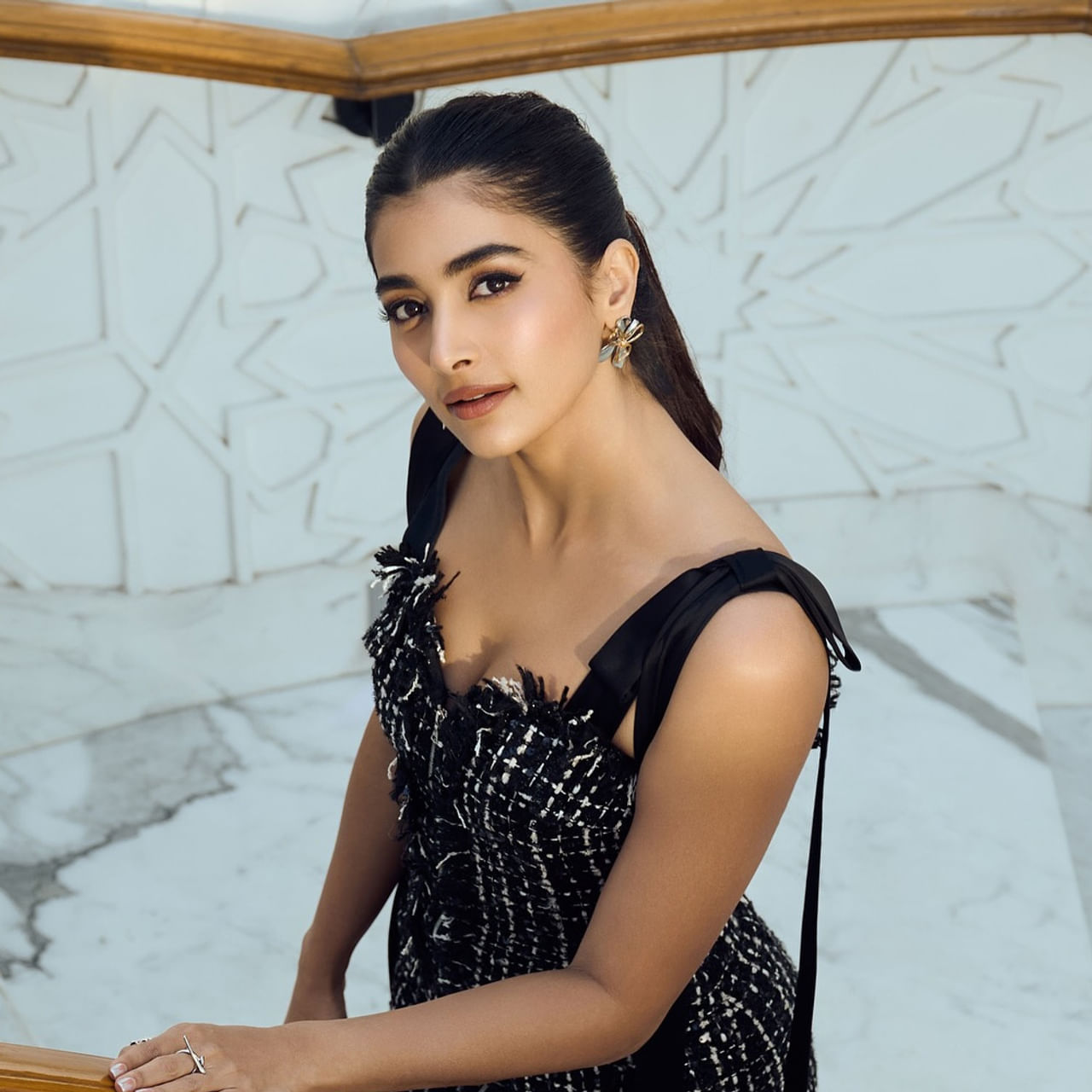 ఈ పాట వినగానే అఖిల్ ఫ్యాన్స్ మాత్రమే కాదు, పూజా ఫ్యాన్స్ కూడా ఖుషీ అవుతారు. బొమ్మరిల్లు భాస్కర్ డైరక్ట్ చేసిన ఈ సినిమా అప్పట్లో యూత్కి అంత బాగా దగ్గరైంది మరి.