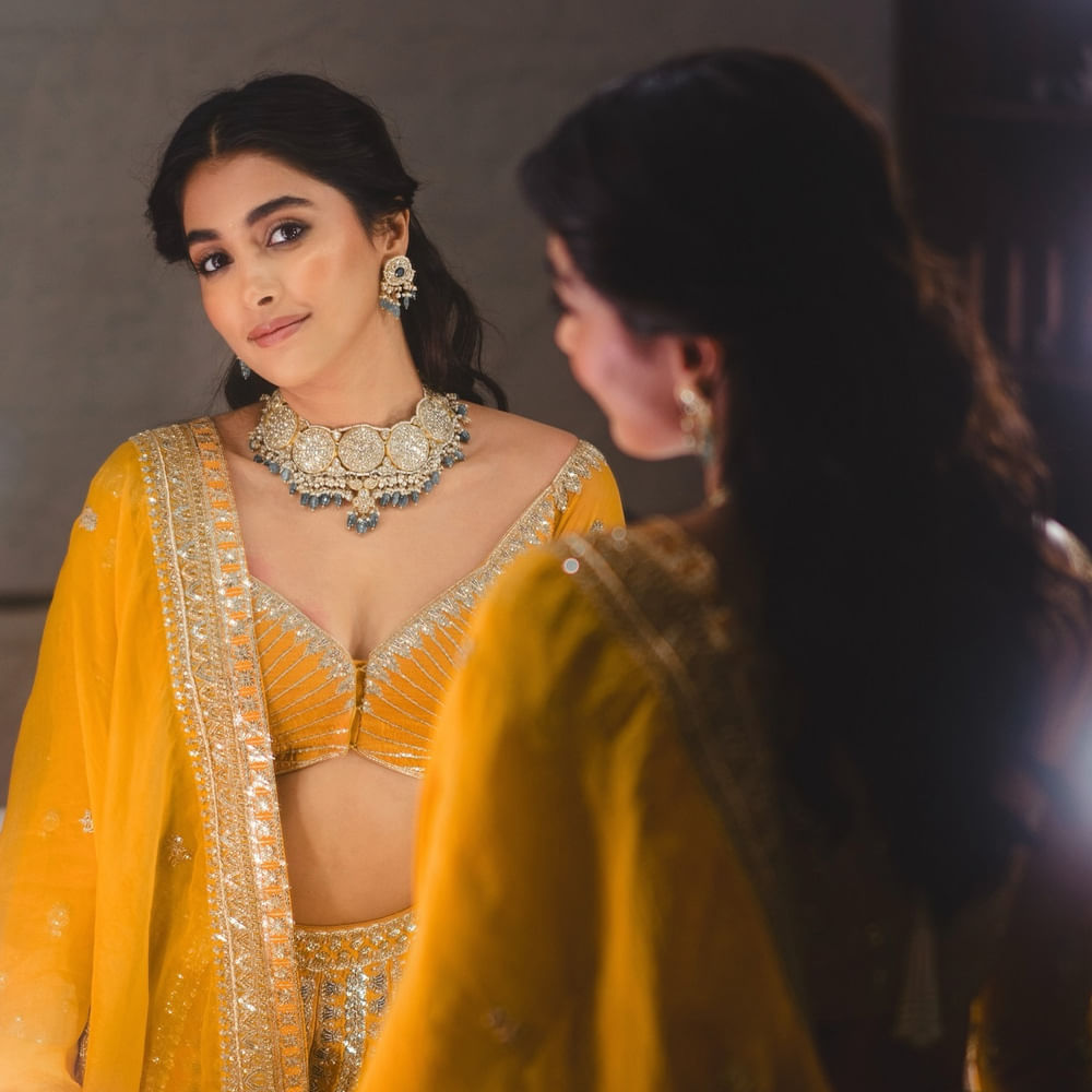 టాలీవుడ్ పట్టించుకోకపోవడంతో తమిళం, హిందీపై ఫోకస్ చేస్తున్నారు పూజా. ప్రస్తుతం తమిళంలో సూర్యతో నటిస్తున్న రెట్రో మే 1న విడుదల కానుంది. దాంతో చాలా రోజుల తర్వాత మీడియా ముందుకొచ్చారు పూజా. 