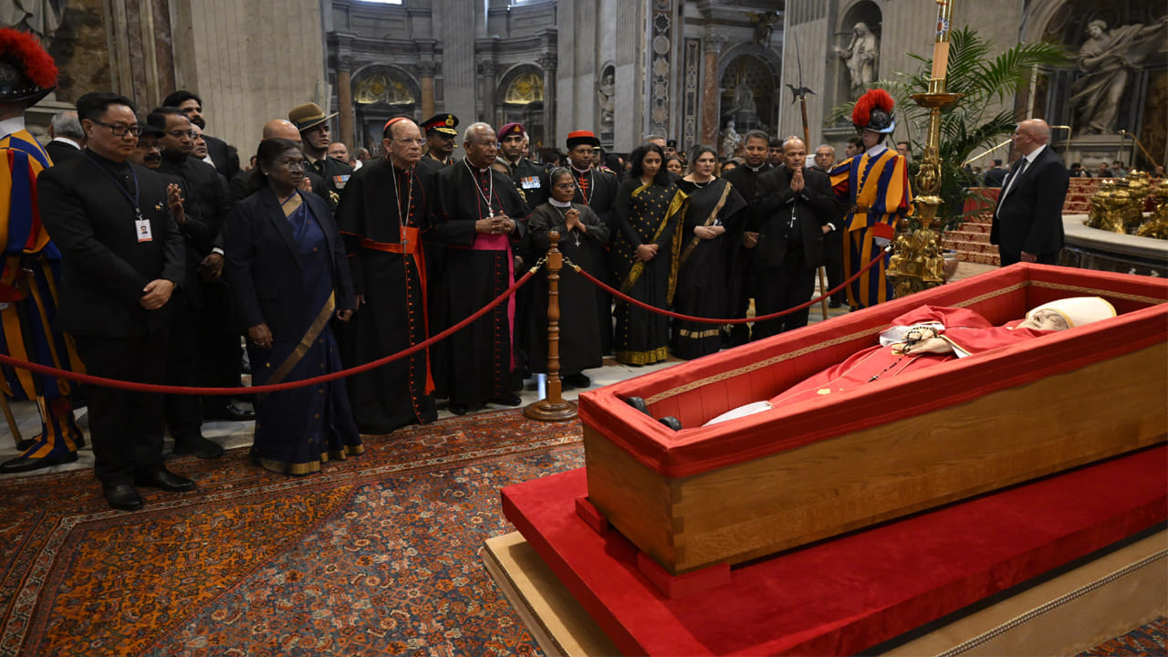 Pope Francis: వాటికన్ సిటీలో పోప్ ఫ్రాన్సిస్ అంత్యక్రియలు.. హాజరైన 164 దేశాల ప్రతినిధులు!