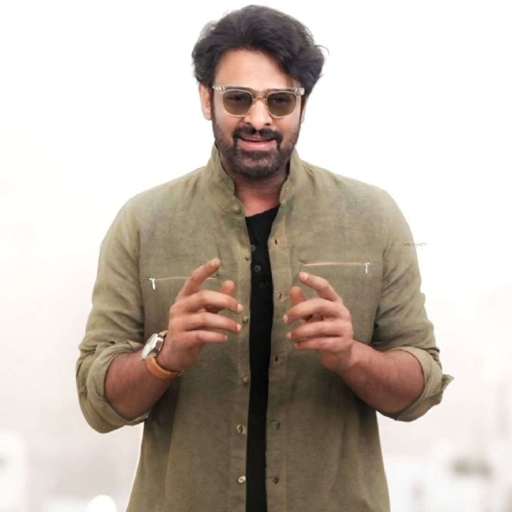 రాజమౌళి - మహేష్ కాంబినేషన్‌లో తెరకెక్కుతున్న సినిమా గ్లోబల్‌ రేంజ్‌ అని ఆల్రెడీ క్లారిటీ ఇచ్చింది చిత్రయూనిట్‌. ఎనౌన్స్‌మెంట్ వీడియోతోనే అల్లు అర్జున్‌ నెక్ట్స్ ప్రాజెక్ట్ రేంజ్‌ ఏంటో రివీల్ చేసింది యూనిట్‌. ఈ రెండు సినిమాలతో ప్రభాస్‌ కంటే ముందే గ్లోబల్ మార్కెట్‌లోకి ఎంట్రీ ఇస్తున్నారు.. మహేష్, బన్నీ.