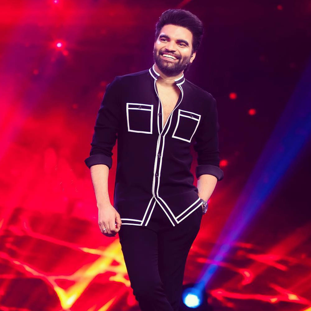 పెళ్లికి సంబంధించి ఏమీ ప్లాన్ చేయలేదని.. జీవితంలో సెటిల్ కావాలనుకున్నానని అన్నారు. తనకంటూ కొన్ని డ్రీమ్స్, టార్గెట్స్ ఉన్నాయని.. ముందు వాటిని సాధించాలని నిర్ణయించుకున్నానని అన్నారు. అవి కాస్త ఆలస్యం అయ్యాయని తెలిపారు. 