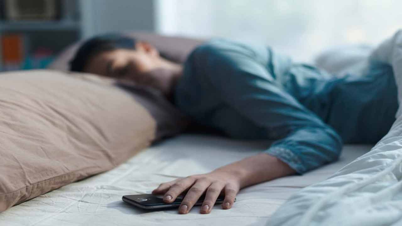 శారీరక, మానసిక ఆరోగ్యానికి వ్యాయామం చాలా ప్రయోజనకరంగా ఉంటుంది. అందుకే నిపుణులు రోజుకు కనీసం 30 నిమిషాలు వ్యాయామం చేయాలని సిఫార్సు చేస్తుంటారు. కానీ కొంతమంది అమ్మాయిలు ఈ విషయంలో కాస్త ఉదాసీనత ఉండి వ్యాయామానికి దూరంటా ఉంటారు. అలాంటి అమ్మాయిలు తమ వయసుకంటే కాస్త ముందుగానే వృద్ధులుగా కనిపిస్తారు. 