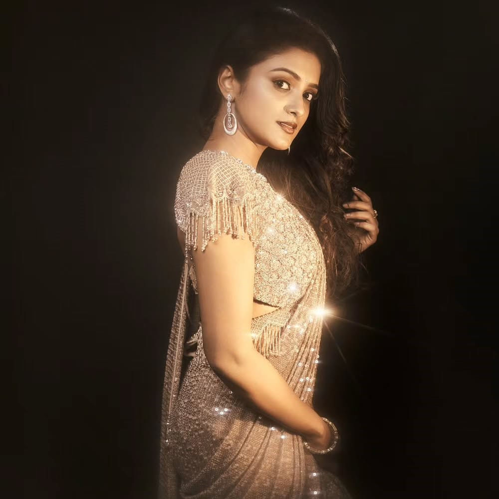 ఉమామహేశ్వర ఉగ్రరూపస్య సినిమాతో 2020లో తెలుగు తెరకు పరిచయమైంది. మొదటి సినిమాతోనే తెలుగు ప్రేక్షకులను కట్టిపడేసింది. ఆ తర్వాత మిస్టర్ ప్రెగ్నెంట్ సినిమాతో మరోసారి థియేటర్లలో సందడి చేసింది ఈ వయ్యారి. 