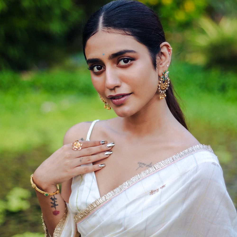 ఆ సమయంలో ఆమె గూగుల్లో భారతదేశంలో అత్యధికంగా సర్చ్ చేసిన హీరోయిన్ గా నిలిచింది. ప్రియా ప్రకాష్ వారియర్. ఇక ఈ అమ్మడు తెలుగులో నితిన్ తో "చెక్" , తేజ సజ్జాతో "ఇష్క్", పవన్ కళ్యాణ్, సాయి ధరమ్ తేజ్తో "బ్రో" చిత్రాల్లో నటించింది.