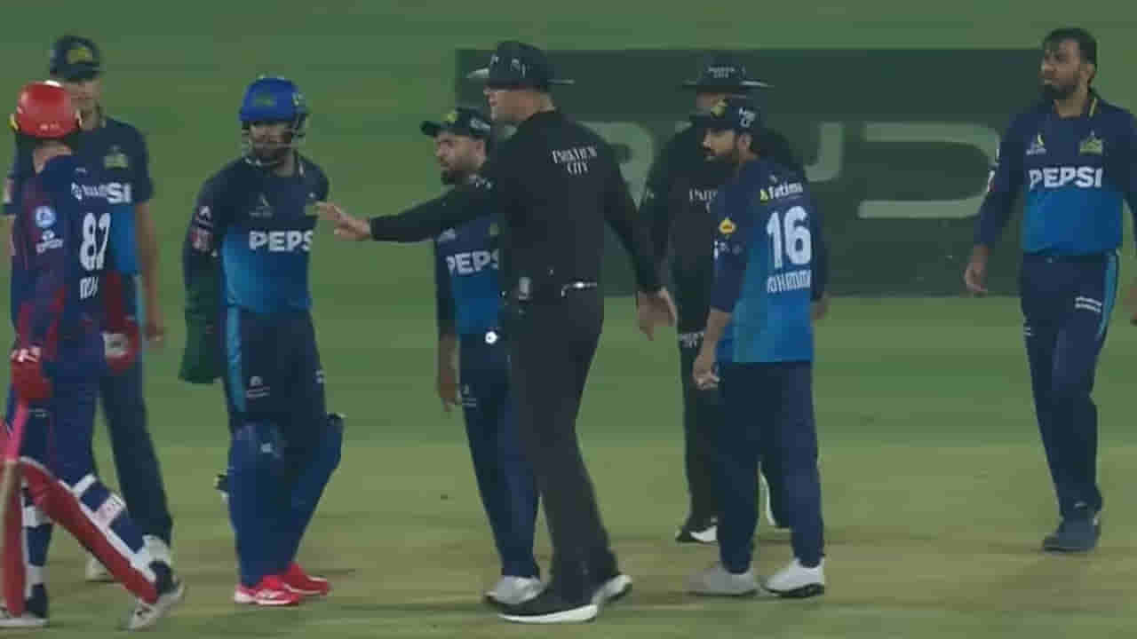 PSL 2025: త్రో బౌలింగ్ వేస్తున్నావ్.. పాక్ ప్లేయర్‌ను నిలదీసిన బ్యాటర్.. గ్రౌండ్‌లోనే డిష్యుం డిష్యుం.. వీడియో