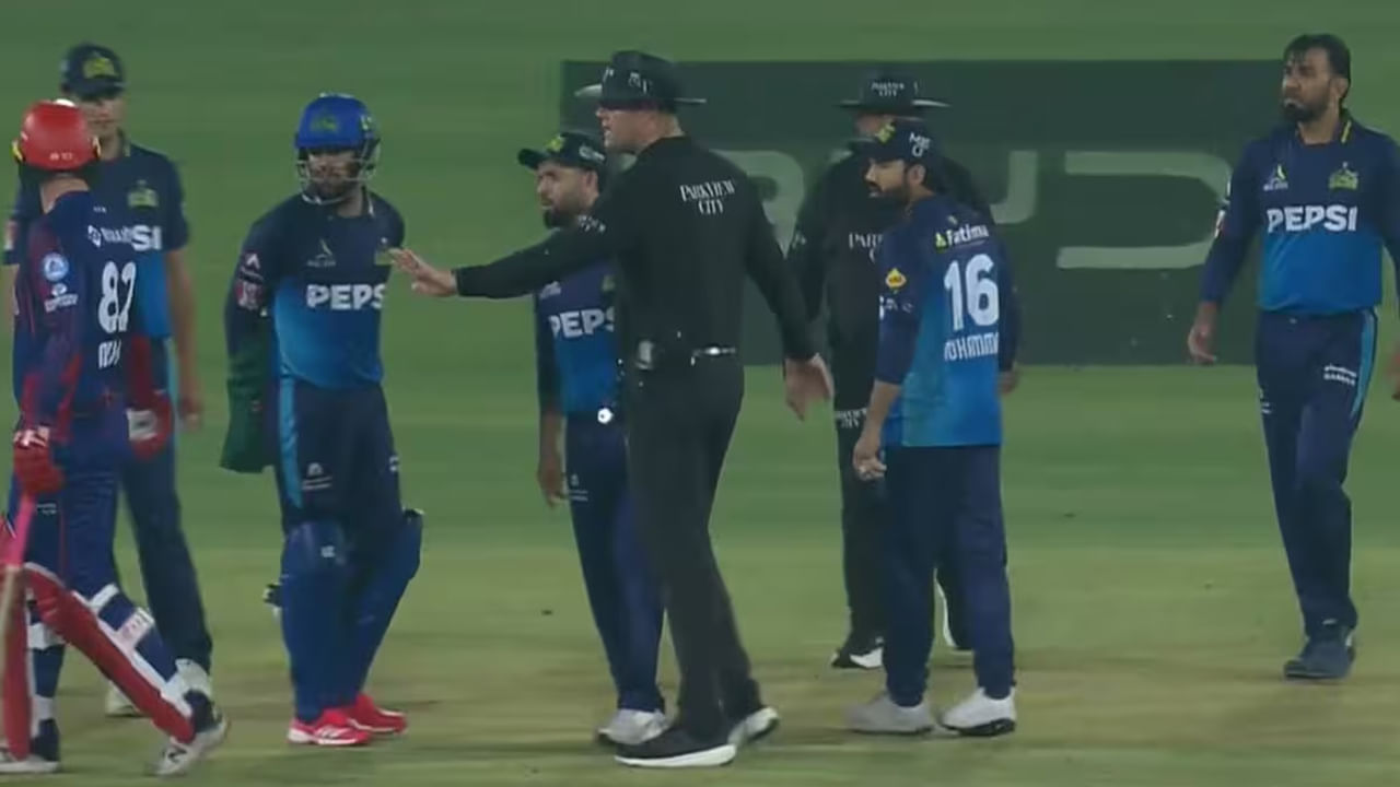 PSL 2025: త్రో బౌలింగ్ వేస్తున్నావ్.. పాక్ ప్లేయర్‌ను నిలదీసిన బ్యాటర్.. గ్రౌండ్‌లోనే డిష్యుం డిష్యుం.. వీడియో