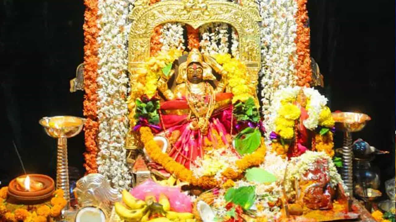 తరవాత కొన్ని రోజులకు ఆమె విగ్రహం రూపంలో పెద్ద చెరువు (విజయనగరం నడిబొడ్డున ఉన్న ఒక చెరువు విజయనగరం కోటకు పశ్చిమాన ఉంది) పశ్చిమ ఒడ్డున మత్స్యకారులచే కనుగొనబడుతుంది. పైడిమాంబ దేవత కోసం వనం గుడి అనే ఆలయాన్ని నిర్మించి విగ్రహాన్ని ప్రటించారు.