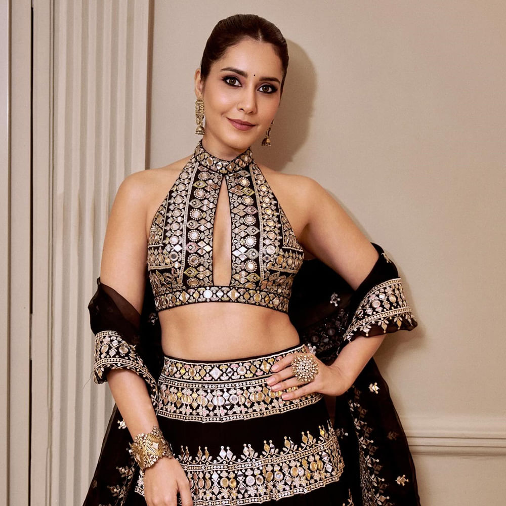 ఈ విషయాన్ని బాలీవుడ్‌ మేకర్స్ అర్థం చేసుకోవాల్సిన టైమ్‌ వచ్చేసిందని అంటున్నారు రాశీఖన్నా. డిజిటల్‌లోనూ ఎప్పుడూ ఏదో ఒక ప్రాజెక్టు చేస్తూనే ఉంటారు రాశీ ఖన్నా. ఓటీటీ వచ్చాక జనాలకు విస్తృతమైన కంటెంట్‌ అందుబాటులో ఉంటోంది. 
