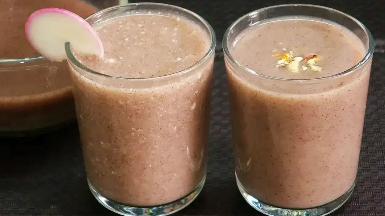 రాగుల్లో శరీరాన్ని డీటాక్స్ చేసే లక్షణాలు పుష్కలంగా ఉన్నాయి. రాగి జావా తాగడం వల్ల ఇది శరీరంలోని టాక్సిన్లను తొలగిస్తుంది. రాగి జావ చిన్నారుల కోసం చాలా మంచిది. పిల్లలు ఎండాకాలం అలసిపోకుండా తక్షణ శక్తి అందిస్తుంది. అలాగే మూత్రపిండాలలో రాళ్లు ఏర్పడకుండా కాపాడుకోవచ్చు.