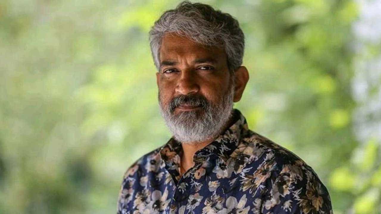 రాజమౌళి తన చిన్నప్పుడు బాల నటుడిగా పిల్లన గ్రోవి సినిమాలో నటించాడంట. ఈ సినిమాలో రాజమౌళి కీలక పాత్రలో చేశాడంట.ఈ మూవీకి కీరవాణి తండ్రి శివ శక్తి దర్శకత్వంవహించారు.