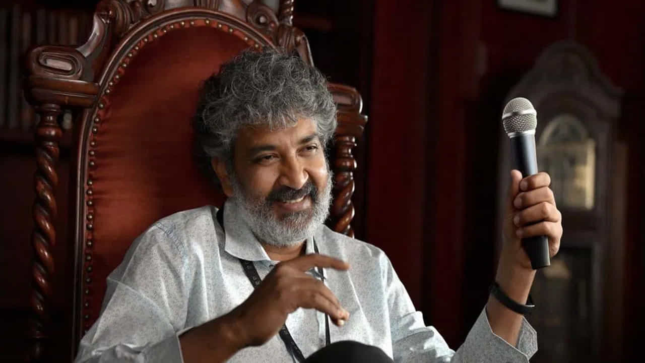  సక్సెస్‌కు ప్రమోషన్‌ ఎంత కీలకమో ముందే కనిపెట్టారు మోడ్రన్‌ మాస్టర్ రాజమౌళి. అందుకే తన సినిమాల ప్రమోషన్ కోసం సినిమా షెడ్యూల్స్‌ రేంజ్‌లో పబ్లిసిటీకి కూడా ప్లానింగ్ సెట్ చేస్తున్నారు. జక్కన్న సెట్‌ చేసిన ట్రెండ్‌ను టాలీవుడ్ మేకర్స్ అంతా పక్కాగా ఫాలో అవుతూ వస్తున్నారు.