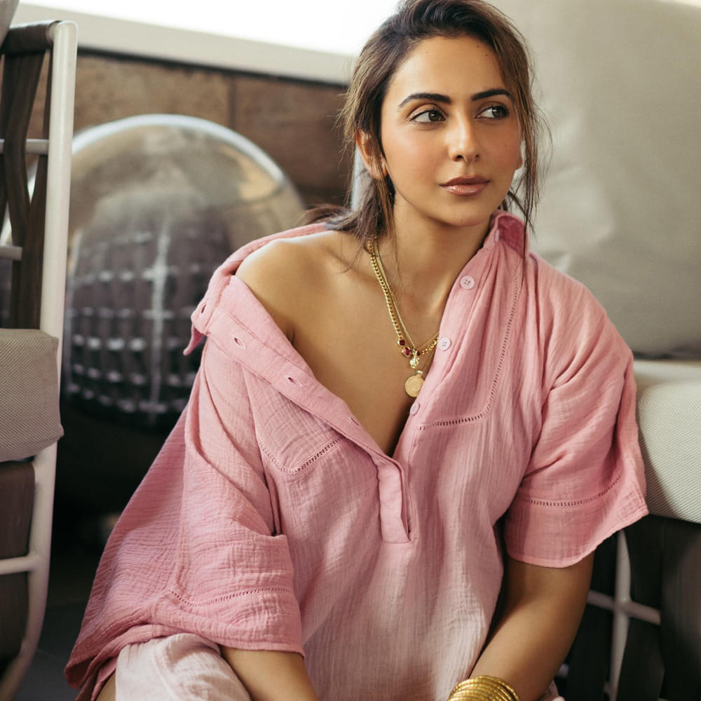 దేవుడు నాకు మంచి రూపాన్నిచ్చాడు.. థాంక్‌ గాడ్‌ అని అంటున్నారు రకుల్‌ ప్రీత్‌సింగ్‌. ఉన్నట్టుండి ఈ కామెంట్‌ ఎందుకు చేశారని ఆరా తీస్తే.. రకుల్‌ చాలా విషయాలనే షేర్‌ చేసుకున్నారు. 