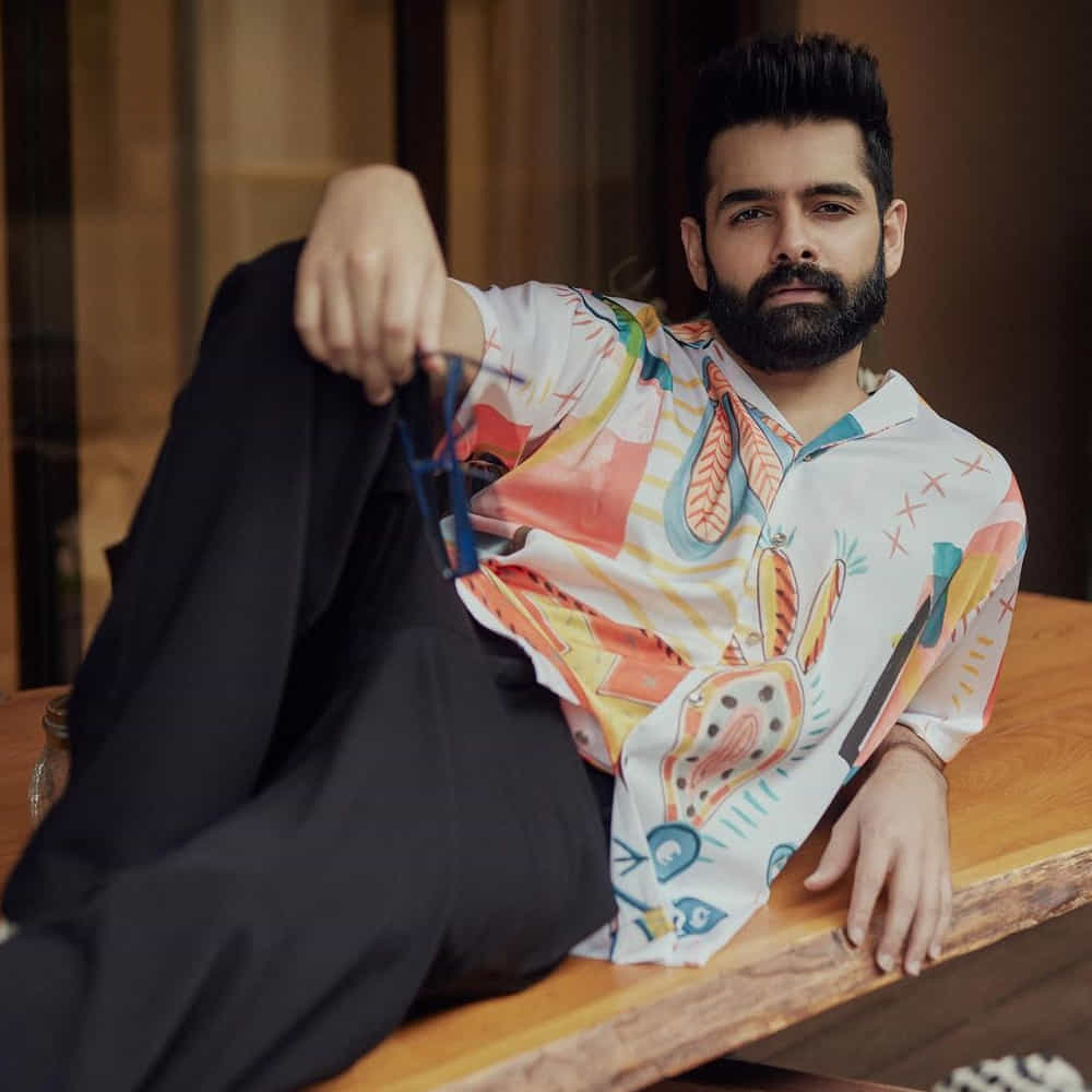 డబుల్ ఇస్మార్ట్ డిజాస్టర్ తరువాత రూట్ మార్చిన రామ్ పోతినేని రొమాంటిక్ ఎంటర్టైనర్లో నటిస్తున్నారు. మహేష్ బాబు దర్శకత్వంలో తెరకెక్కుతున్న సినిమాలో భాగ్యశ్రీ బోర్సేతో స్క్రీన్ షేర్ చేసుకుంటున్నారు.
