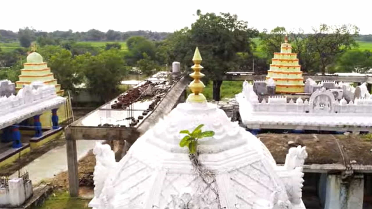 తెలంగాణలోని సిద్ధిపేట జిల్లాలో భూంపల్లి మండలం దుబ్బాక చేరువలో ఉన్న రామేశ్వరం పల్లి గ్రామంలో ఇసుక లింగ ఆలయం ఉంది. ఈ క్షేత్రన్నీ దక్షిణ కాశీగా రాష్ట్రంలోని భక్తులు పిలుస్తారు. ఈ గుడి చరిత్ర చాలానే ఉంది.