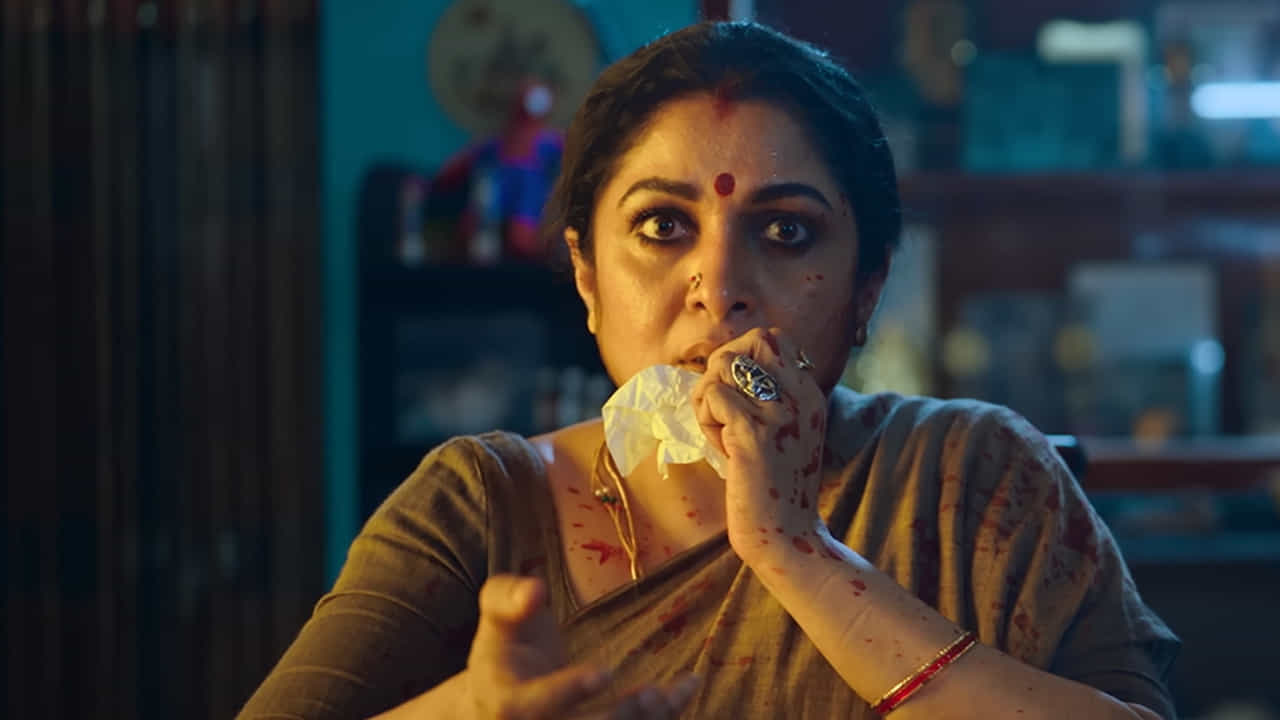 సీక్వెల్ విషయంలో ఉన్న అనుమానాలకు చెక్ పెట్టారు సీనియర్ నటి రమ్యకృష్ణ. రీసెంట్గా జైలర్ 2 సెట్లో అడుగు పెట్టిన ఈమె, మరోసారి ముత్తువేల్ పాండియన్ భార్యగా నటిస్తున్నందుకు ఆనందంగా ఉందన్నారు. అంతేకాదు నరసింహ సినిమా రిలీజ్ అయిన 26 ఏళ్లు పూర్తయిన రోజే ఈ సినిమా షూట్లో జాయిన్ అవ్వటం మరింత ఆనందంగా ఉందన్నారు.