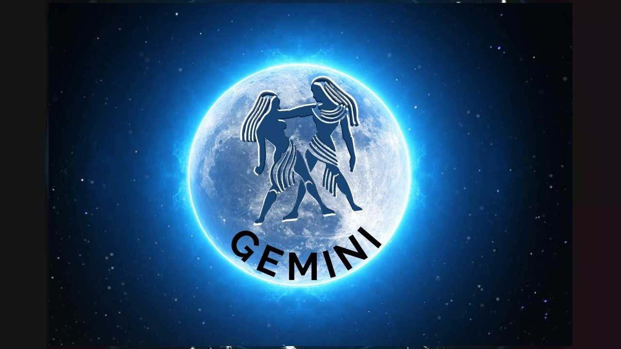 మిథున రాశి : శని సంచారం మీకు చాలా అనుకూలంగా ఉంటుంది. మీ కృషికి మంచి ప్రశసలు అందుతాయి. ధనవంతులు అయ్యే ఛాన్స్ ఎక్కువ ఉంది. చాలా రోజుల నుంచి పేదవారిగా ఉన్న వారు కూడా డబ్బు సంపాదించి ధనవంతులయ్యే అవకాశం ఉంది. విద్యార్థులు మంచి ర్యాంకులు పొందుతారు.