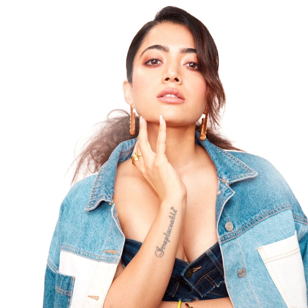 నిన్న మొన్నటి వరకు ఛావా, సికందర్ సినిమాల ప్రమోషన్స్తో డైరెక్ట్గా ఫ్యాన్స్తో ఇంటరాక్ట్ అవుతూ వచ్చారు నేషనల్ క్రష్. రిలీజ్కు సినిమాలేవి లేకపోవటంతో ఇప్పుడు సోషల్ మీడియాలో స్పీడు పెంచారు ఈ బ్యూటీ.