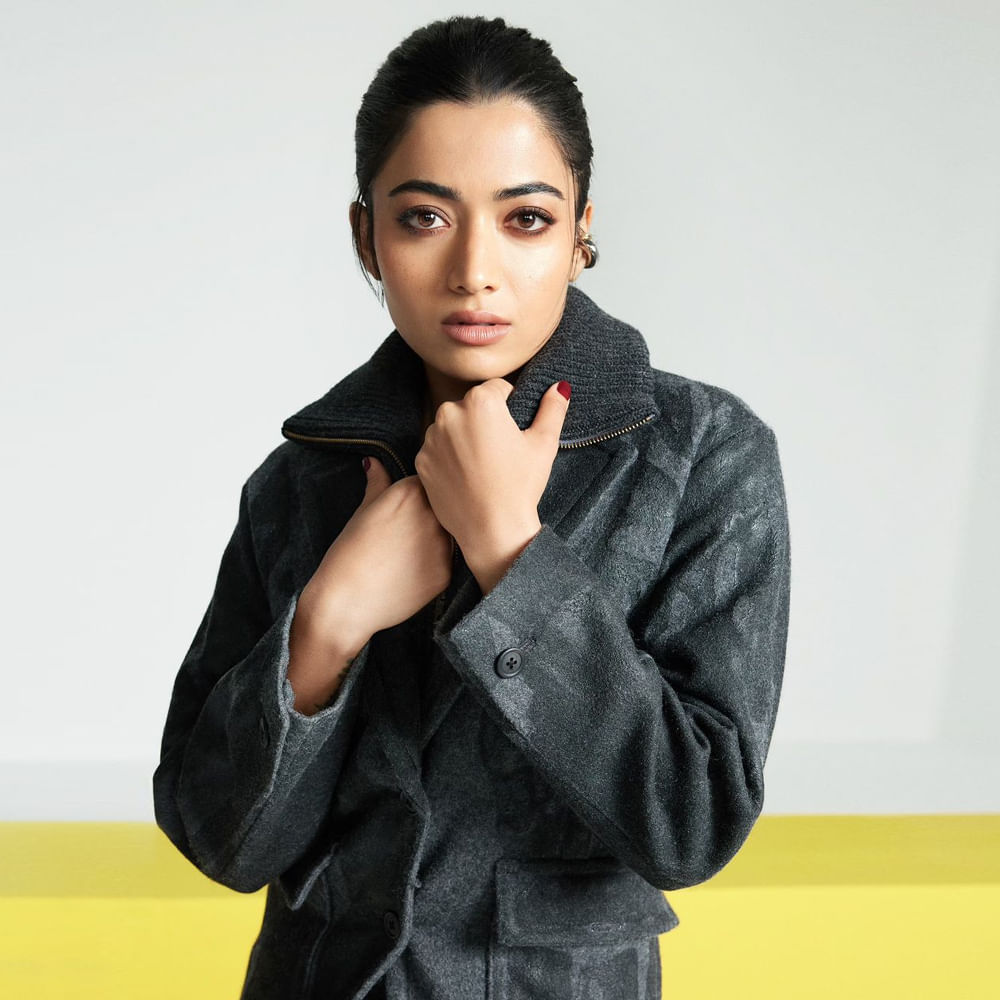 ఇక రష్మిక పాత్ర విషయానికి వస్తే.. అరగంటకు అటూ ఇటూగా ఉండే పాత్రతో సరిపెట్టేసారు మురుగదాస్. లేదనకుండా 2 పాటల్లో కనిపించారు ఈ బ్యూటీ. సికిందర్‌లో రష్మిక మందన్న పాత్ర అంత ఎఫెక్టివ్‌గా అనిపించలేదనేది ఆమె ఫ్యాన్స్ చెప్తున్న మాట. 