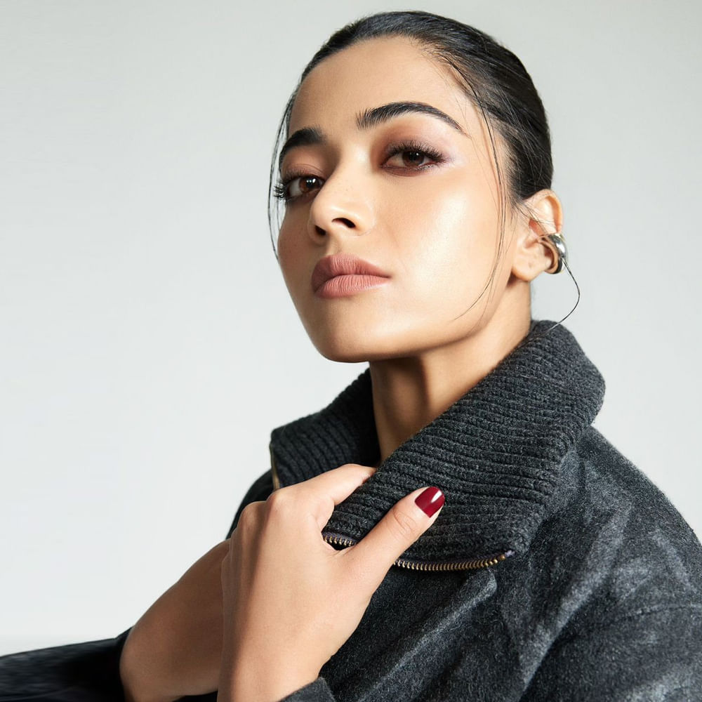 టాక్ చూస్తుంటే.. వీకెండ్ వరకు పర్లేదేమో గానీ తర్వాత భాయ్ సినిమాకు బ్రేకులు పడటమైతే ఖాయం. ఇదే జరిగితే వరస విజయాలతో దూసుకుపోతున్న రష్మిక జోరుకు కూడా బ్రేకులు పడినట్లే. ప్రస్తుతం ఆయుష్మాన్ ఖురానాతో తామా సినిమా చేస్తున్నారు ఈ బ్యూటీ.
