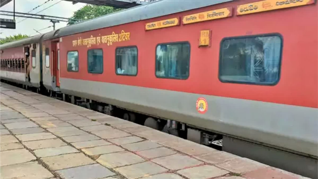 Rayalaseema Express: రాయలసీమ ఎక్స్‌ప్రెస్‌లో దొంగల బీభత్సం.. ప్రయాణికులను బెదిరించి..