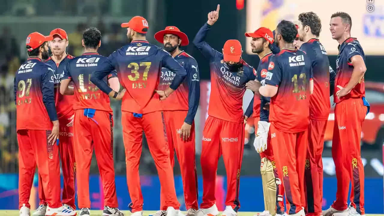 రాయల్ ఛాలెంజర్స్ బెంగళూరు: రజత్ పాటిదార్ నేతృత్వంలోని RCB జట్టు 6 మ్యాచ్ల్లో 4 గెలిచింది. రాయల్ ఛాలెంజర్స్ బెంగళూరు ఇంకా 8 మ్యాచ్లు ఆడాల్సి ఉంది, వీటిలో 4 మ్యాచ్లు గెలిస్తే ప్లేఆఫ్కు చేరుకుంటుంది.