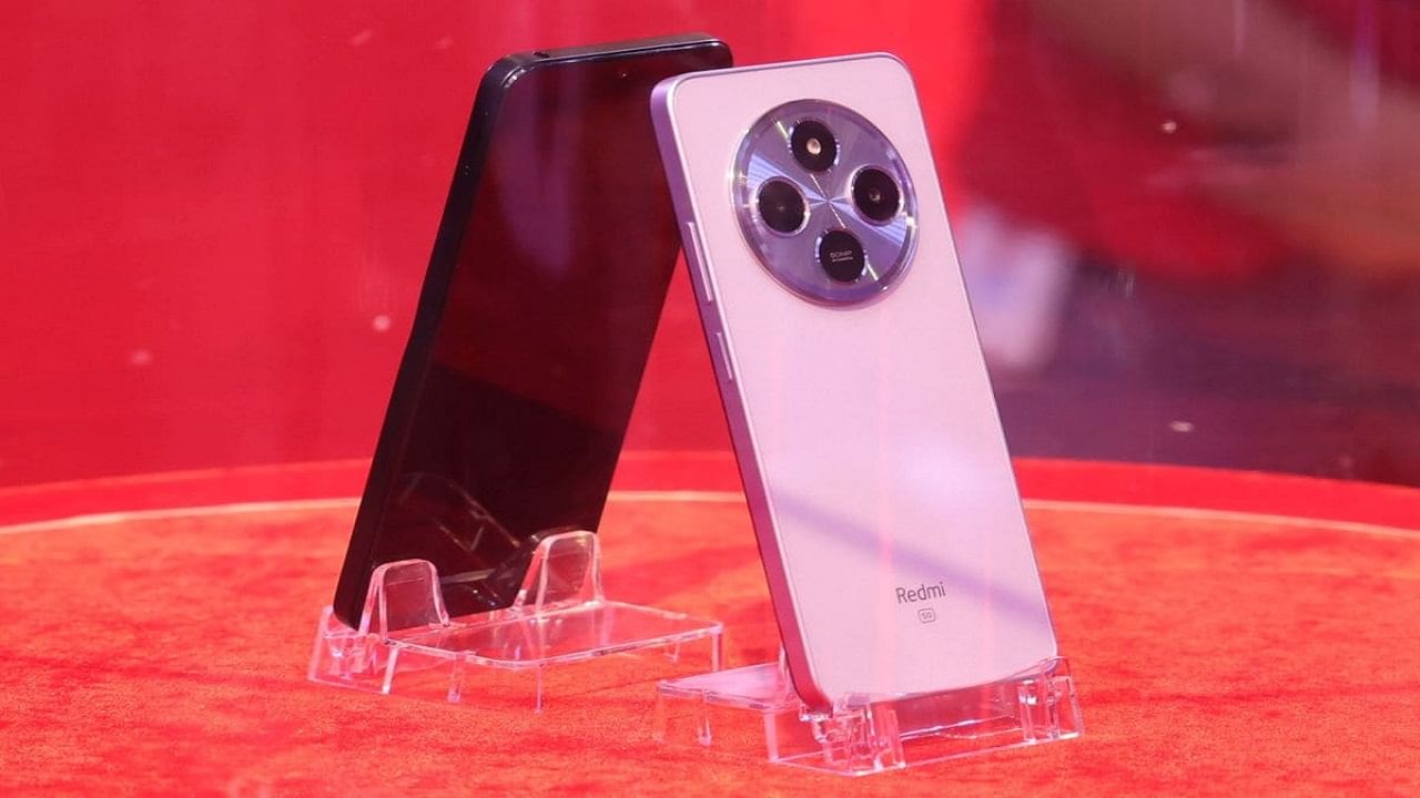 రెడ్‌మి ఏ4 5జీ ఫోన్ రూ.8499 ధరకే అందుబాటులో ఉంది. తక్కువ ధరలో అందుబాటులో ఉండే 5జీ ఫోన్‌గా ఈ ఫోన్ రికార్డు చేజిక్కించుకుంది. మీడియాటెక్ చిప్‌సెట్‌తో వచ్చే ఈ ఫోన్‌లో 50 ఎంపీ ప్రధాన కెమెరాతో భారీ బ్యాటరీ ఉంటుంది. అందువల్ల రోజువారీ పనితీరులో మెరుగ్గా ఉంటుంది.