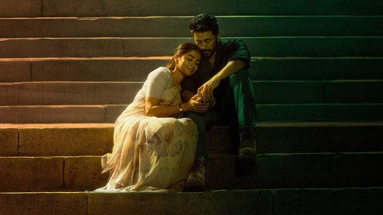 హరి హర వీరమల్లు సినిమాకు సంబంధించి ఇంట్రస్టింగ్ విషయాన్ని రివీల్ చేశారు దర్శకుడు జ్యోతి కృష్ణ. ఈ సినిమాలో కీలకమైన ఓ యాక్షన్ ఎపిసోడ్ను పవన్ కల్యాణ్ స్వయంగా ప్లాన్ చేశారని వెల్లడించారు. 11 వందల మందితో హైదరాబాద్లో ఈ యాక్షన్ ఎపిసోడ్ను షూట్ చేశామని చెప్పారు. ప్రస్తుతం పోస్ట్ ప్రొడక్షన్ కార్యక్రమాలు జరుపుకుంటున్న ఈ మూవీ మే 9న ప్రేక్షకుల ముందుకు రానుంది.